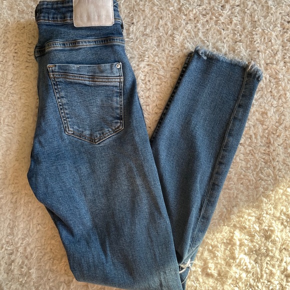 Zara Denim - Zara Basic button fly raw hem skinny jeans